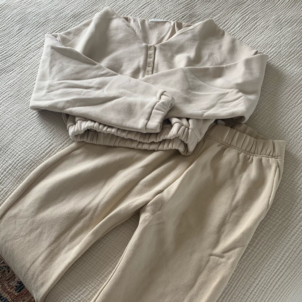 Oak + Fort | Cropped V-Neck Sweatshirt & Joggers